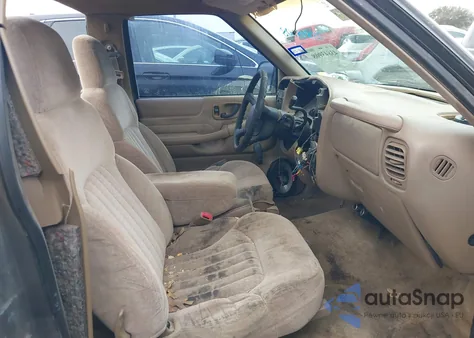 2000 Chevrolet S-10 Ls from USA, damaged, VIN 1GCCS1443YK111023